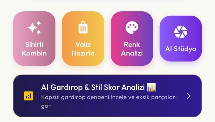 istlook uygulamasında Akıllı sekmesi altındaki Sihirli Kombin, Valiz Hazırla, Renk Analizi ve AI Stüdyo kartları